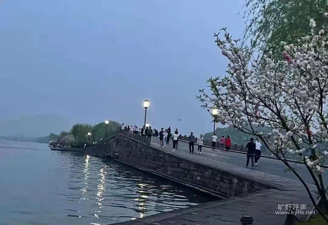生活总要有所期待 